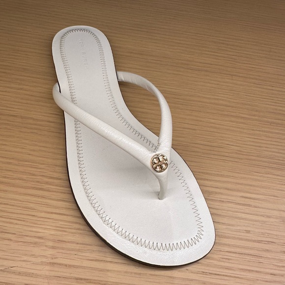 NIB Tory Burch Chelsea Light Cream Leather Logo Rubber Sole Flip Flops Size 9 - Picture 6 of 11